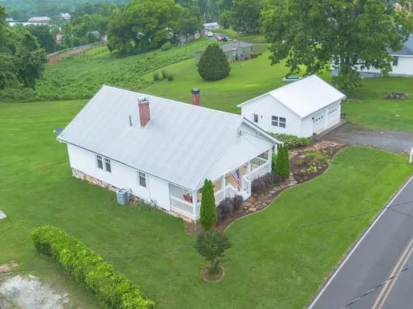 1815 Pickens St, Nelson, GA 30107