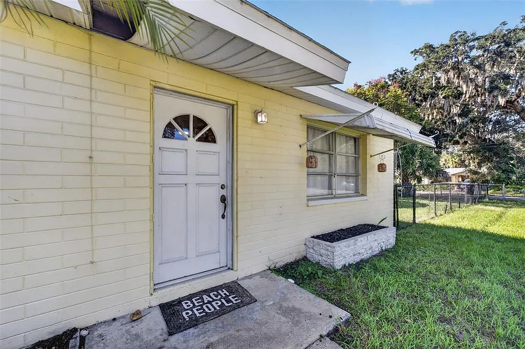 2 bed, 2.0 bath, 944 sqft, $2,150 — Photo 2