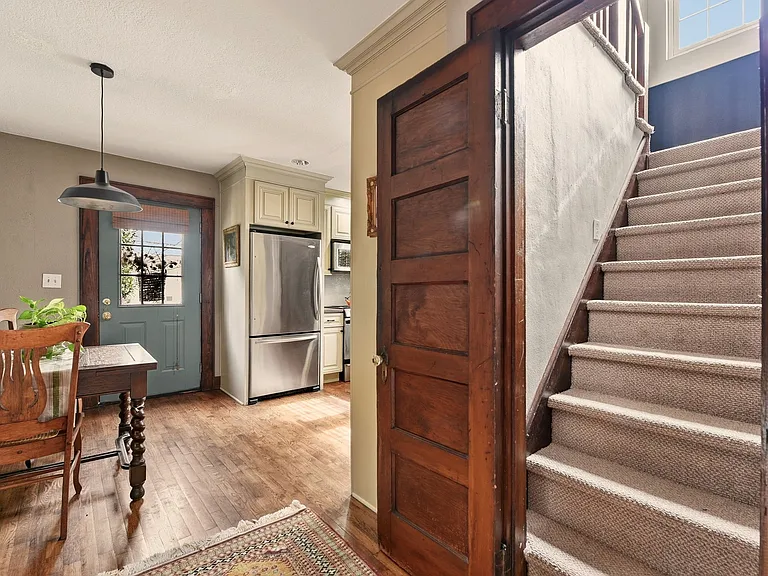 405 N Hill St — Photo 3