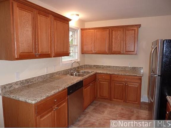 3rd image of 949 California Ave W