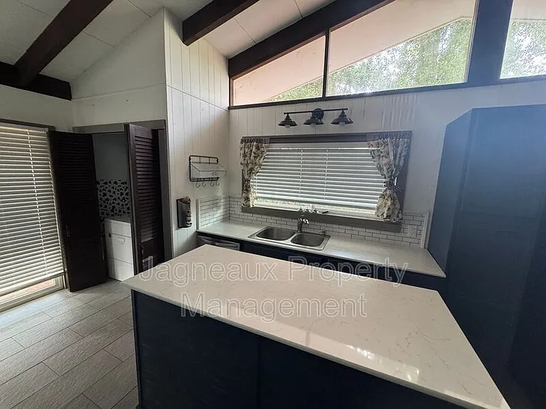 307 Allison Ln — Photo 14