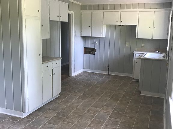 2nd image of 926 Sunflower Dr