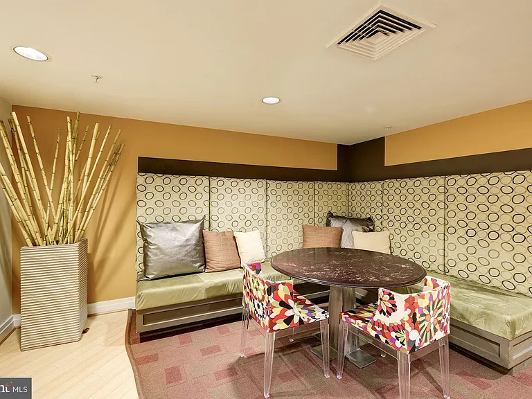 915 E St NW #1001 — Photo 39