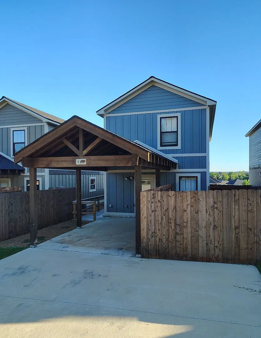 3 Bedroom/2 Bathroom Townhouse Southside — Photo 4