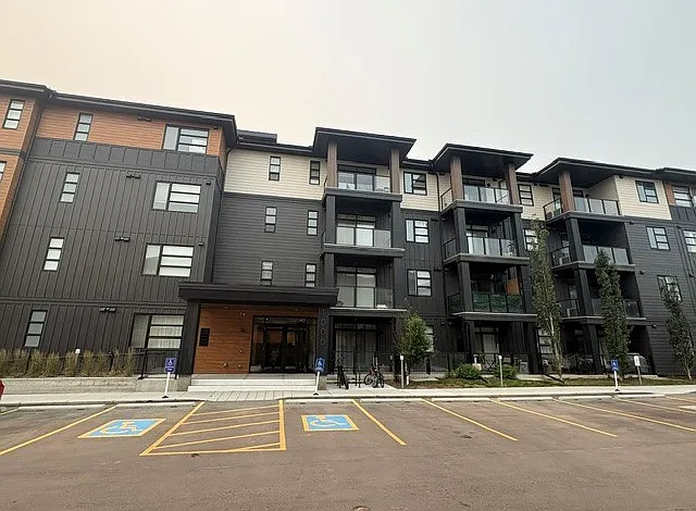 55 Lucas Cres NW #1412