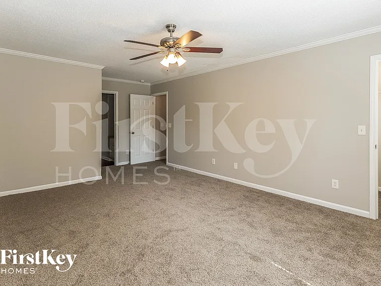 423 Aberdeen Cir — Photo 13
