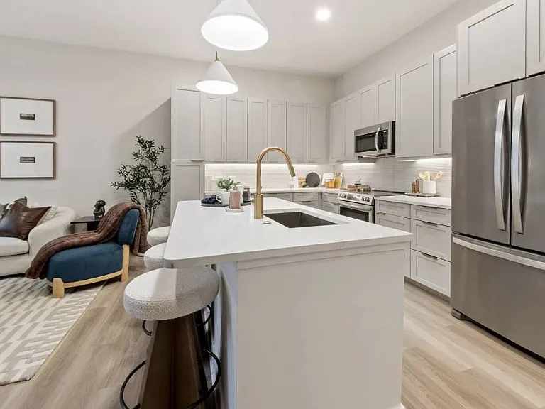 5251 W Tyson Ave — Photo 5