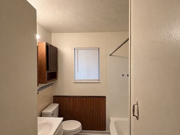 4th image of 3104 Meadow Forest Dr