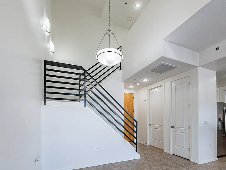 17 W Vernon Ave #11 — Photo 2