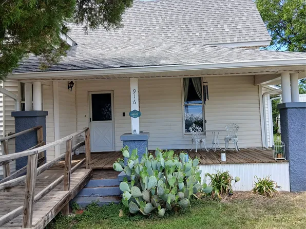 916 Austin St, Coleman, TX 76834