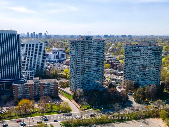 1300 Islington Ave #2308, Toronto, ON M9A 5C4