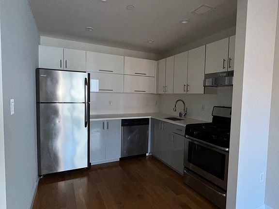 2nd image of 278 6th St APT 3G