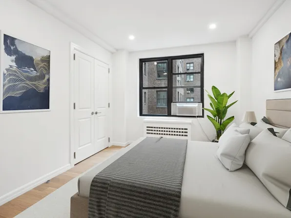 160 East 48th Street image 3 of 19