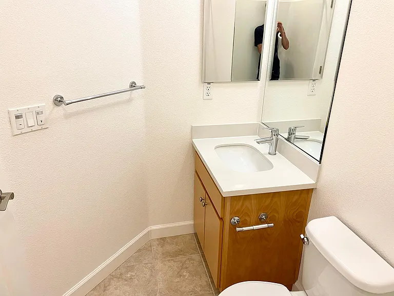 second bedroom en-suite bathroom