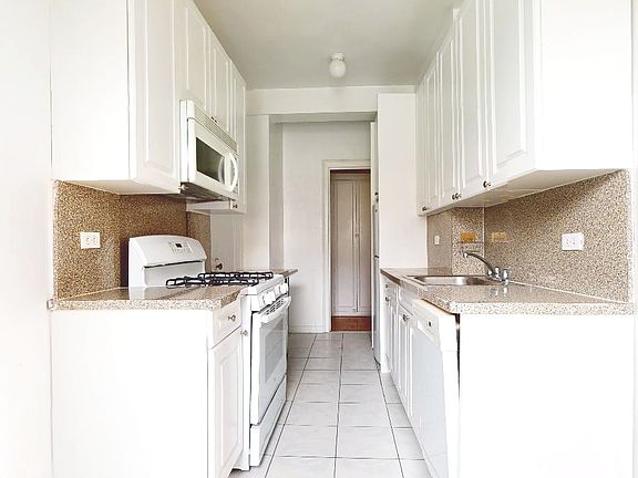 5th image of 145 96th St APT 16E