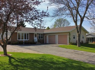 1612 Appletree Rd, Howards Grove, WI 53083