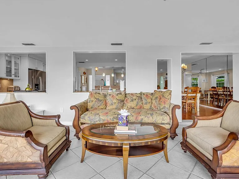 2732 Valencia Dr — Photo 29