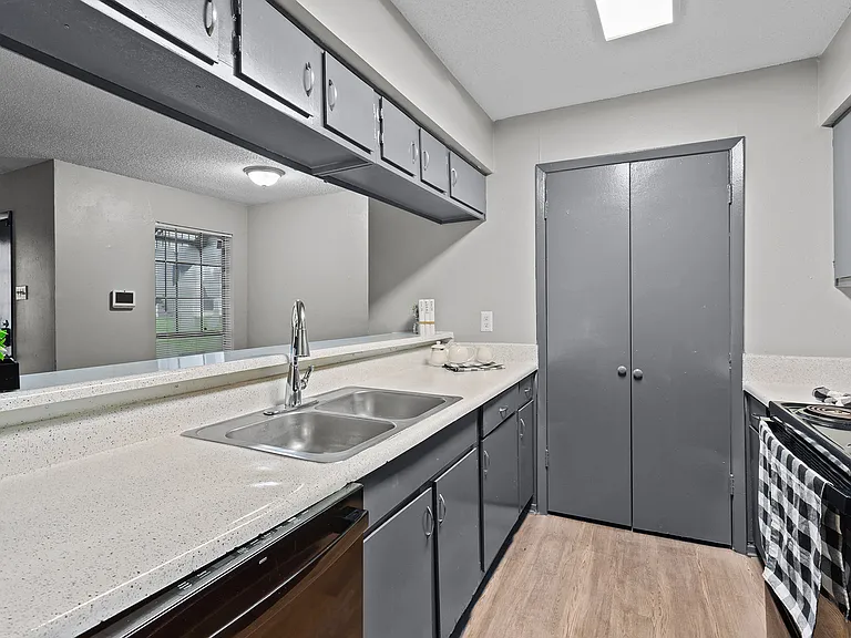 Harwell Apartments — Photo 4