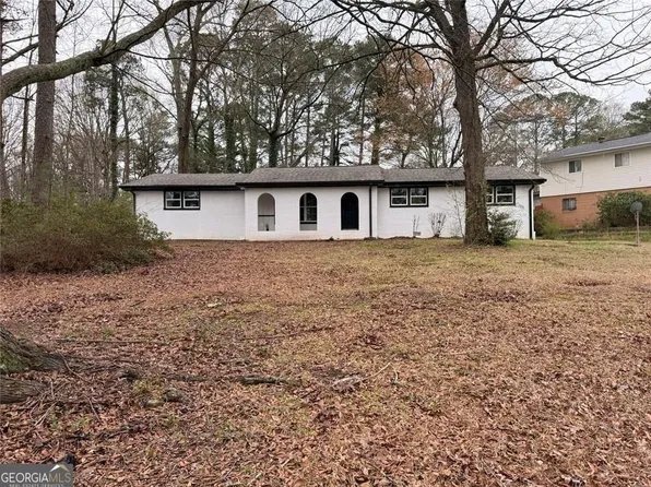 1055 Pinecrest Dr, Forest Park, GA 30297