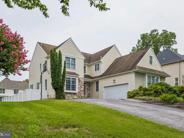 305 Langford Rd, Broomall, PA 19008