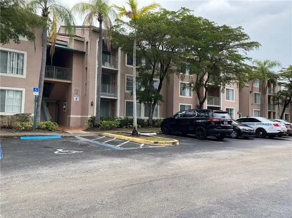 12112 Saint Andrews Pl APT 205, Hollywood, FL 33025