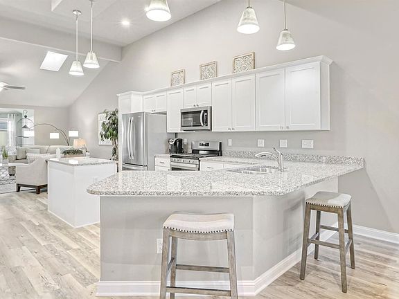5th image of 10723B Peachtree Ln
