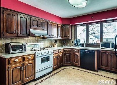 4th image of 79 Anderson Ave