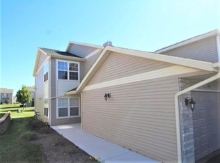 974 Penny Ln #974, Sycamore, IL 60178