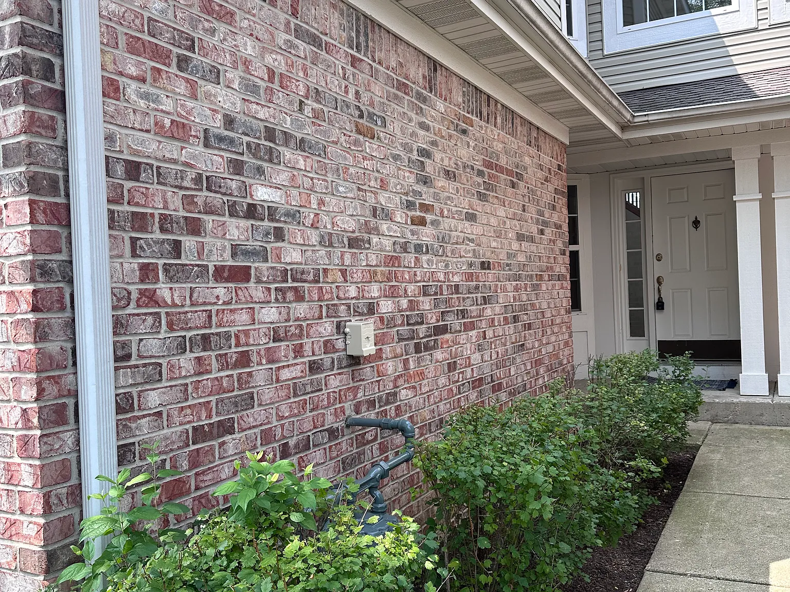 4 bed, 2.5 bath, 1850 sqft, $3,300 — Photo 2