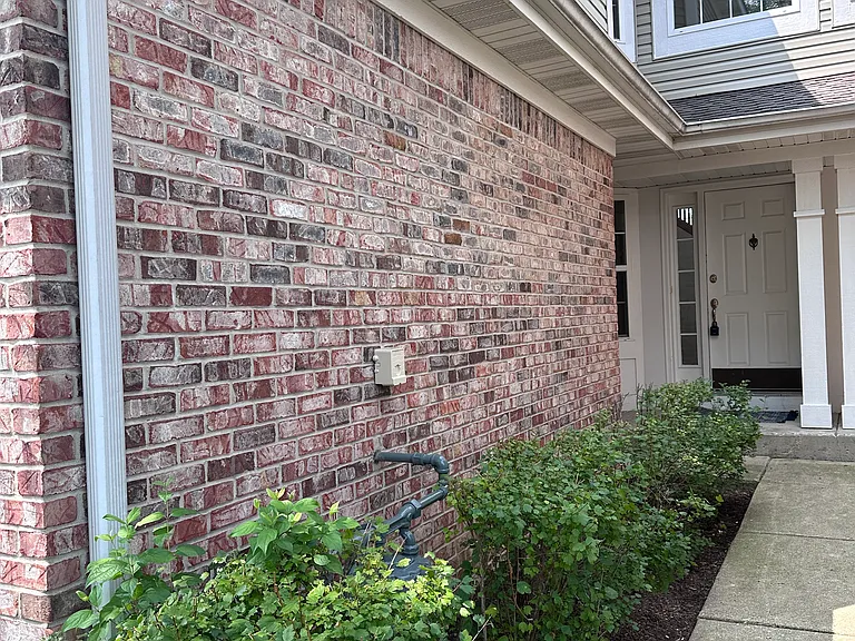 315 Bay Dr — Photo 2