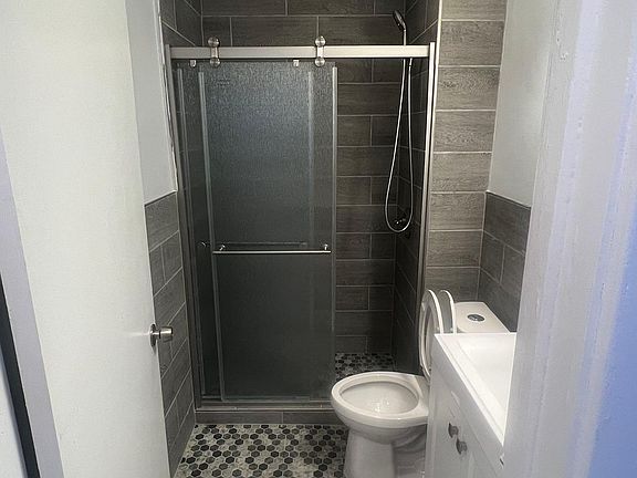 3rd image of 218 Bedford St APT 2A