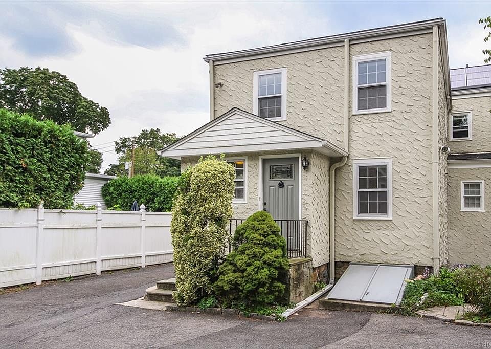1st image of 467 N Barry Ave