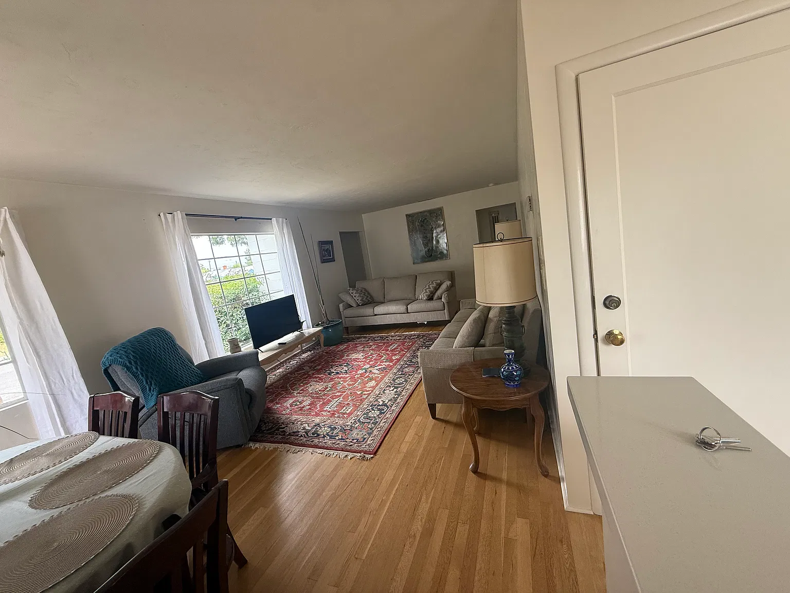 4 bed, 1700 sqft, $3,200 — Photo 2