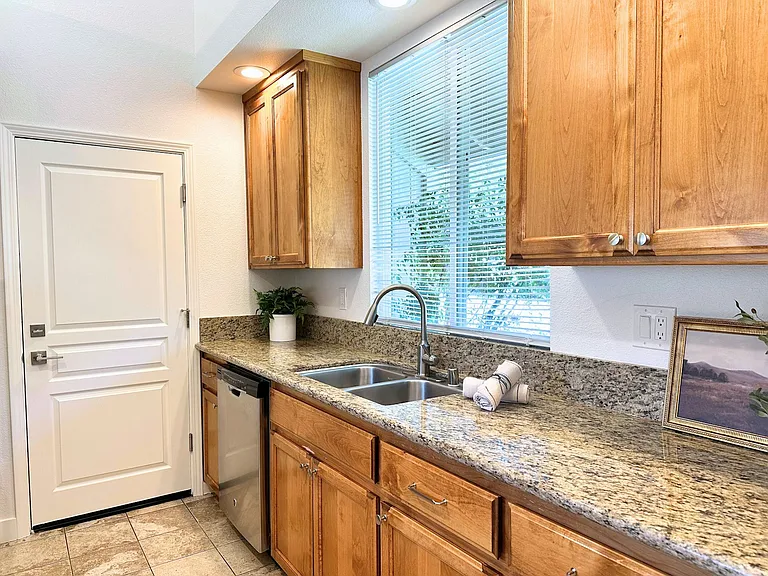 1661 La Paloma Ct — Photo 5