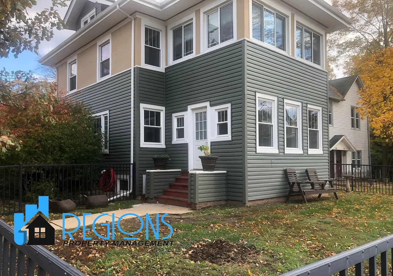 Beautiful 3BR 2 bath home in Bloomington, hardwood floors throughout, convenient location — Photo 1