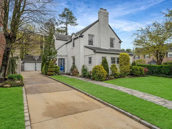 28 Long Drive, Hempstead, NY 11550