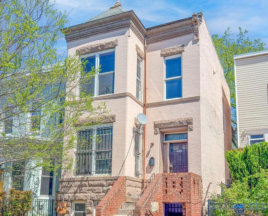 1st image of 1527 6th St NW