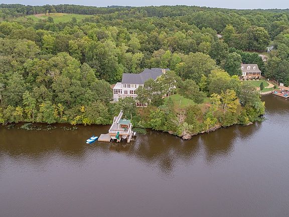 5th image of 246 Martin Dr