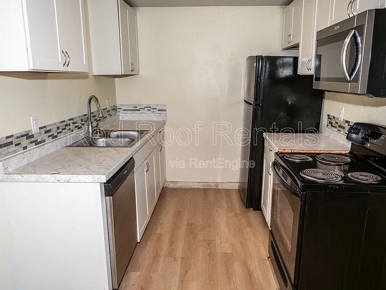 3411 92nd St S #15 — Photo 6