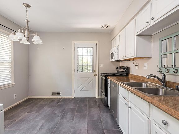 5th image of 2517 Clearbrook Dr