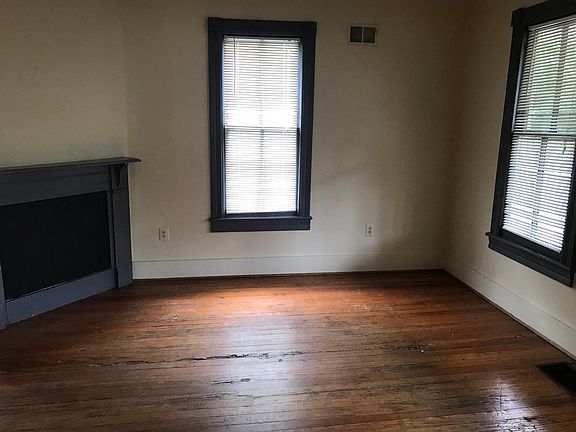 2nd image of 605 Charlotte St