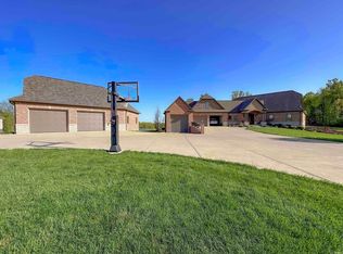 5646 Scenic Ridge Dr, Evansville, IN 47720