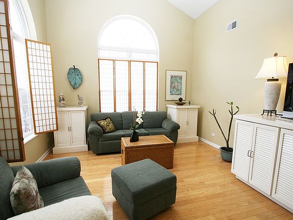 2nd image of 121 Stonewood Pl