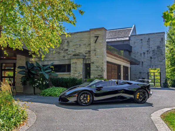 7 Oxbow Rd, Toronto, ON M3B 1Z9
