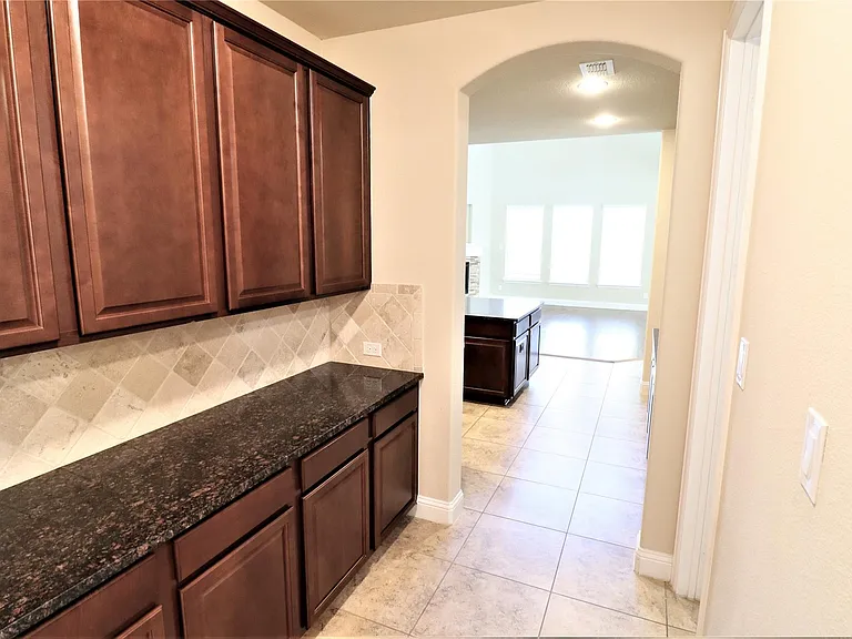 5070 Kerstyn Dr — Photo 18