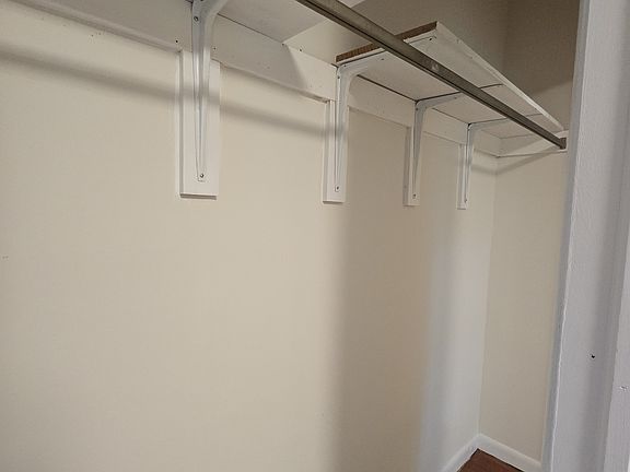 4th image of 239 Lakeshore Dr #5
