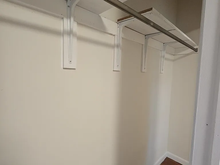 239 Lakeshore Dr #5 — Photo 4