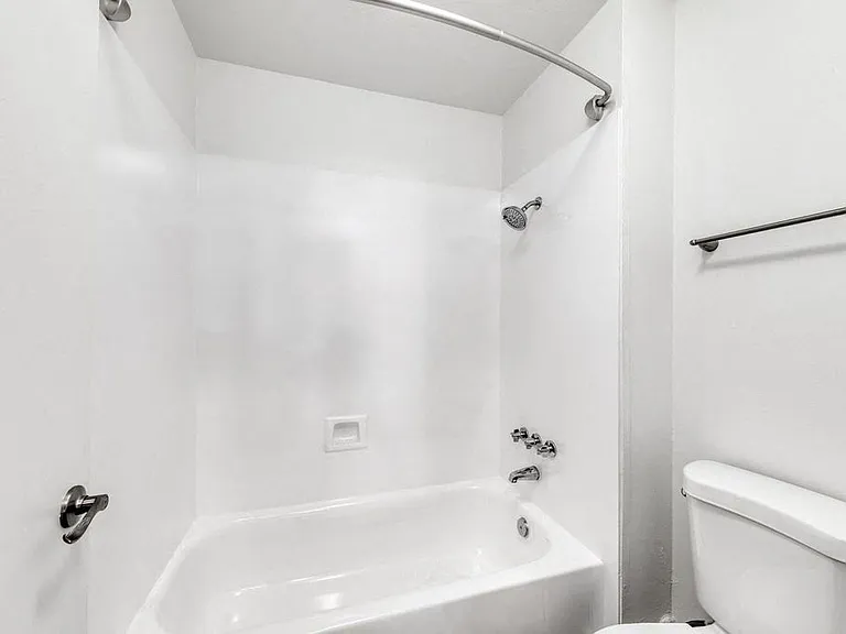 424 Callan Ave — Photo 11