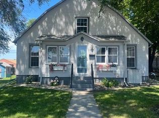 205 E Beebe Ave, Chamberlain, SD 57325