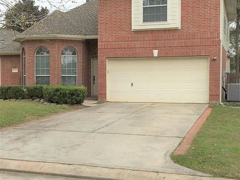 2214 Valley View Xing — Photo 3